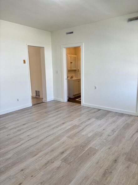 Building Photo - 601 Meadow St