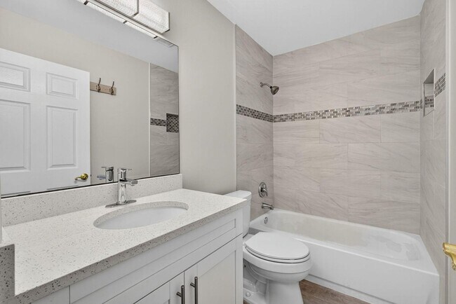 Building Photo - 16971 Mayfair Dr E