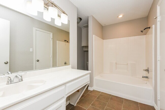 Building Photo - 4079 Tulip Tree Dr