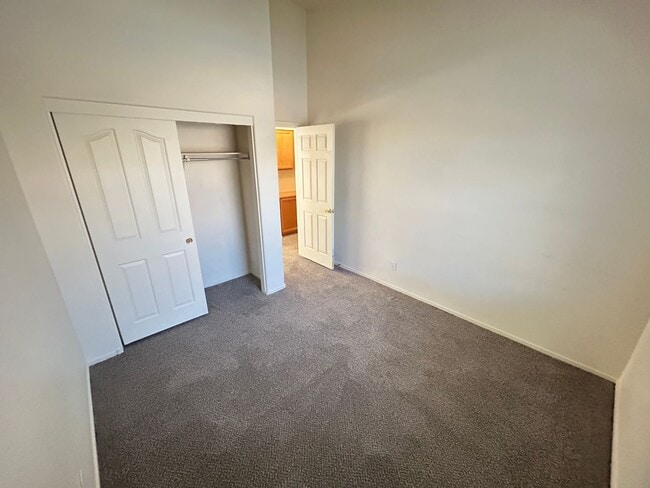Building Photo - Cozy 3Bed/2Bath/2Car Residence located in beautiful Summerlin!