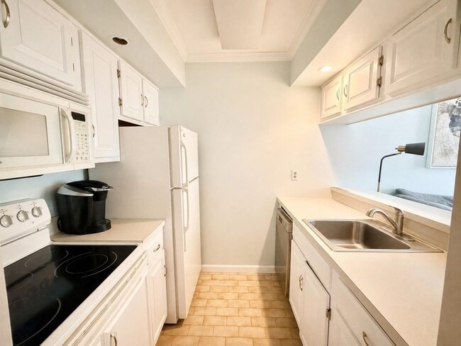 Building Photo - 809 Willow Ave