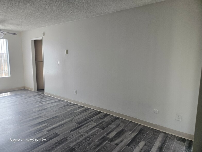 Building Photo - 991 N Mollison Ave