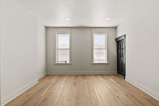 Building Photo - Live in Style – 1BR Townhouse in McKinley ...