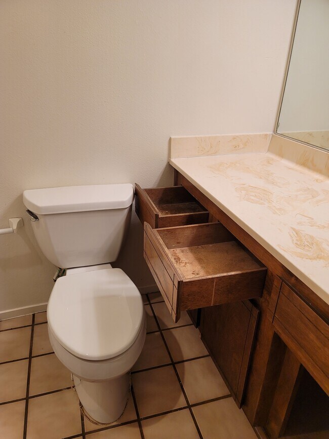 Building Photo - 930 N Indiana St