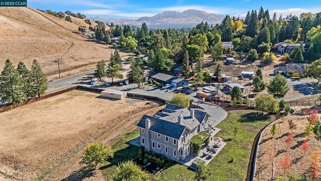Building Photo - 2495 Reliez Valley Rd