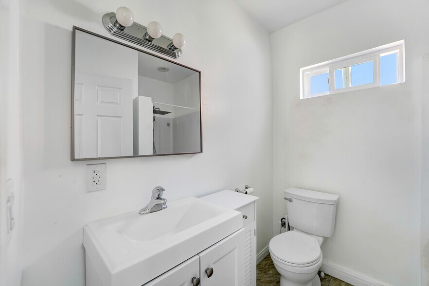 Building Photo - 20751 Parthenia St