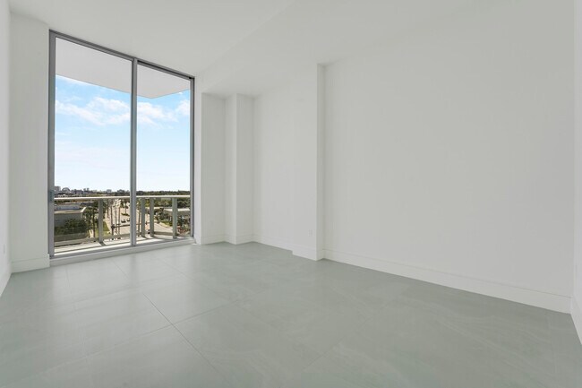 Building Photo - 220 Lake Shore Dr