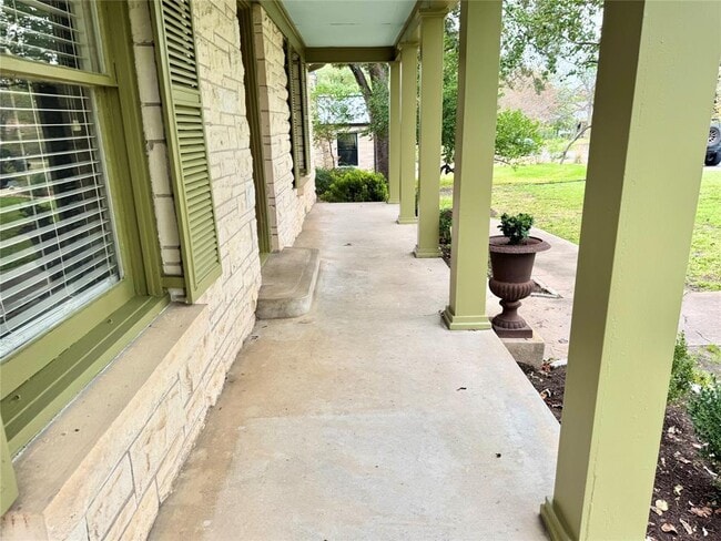 Building Photo - 1300 Crestwood Rd