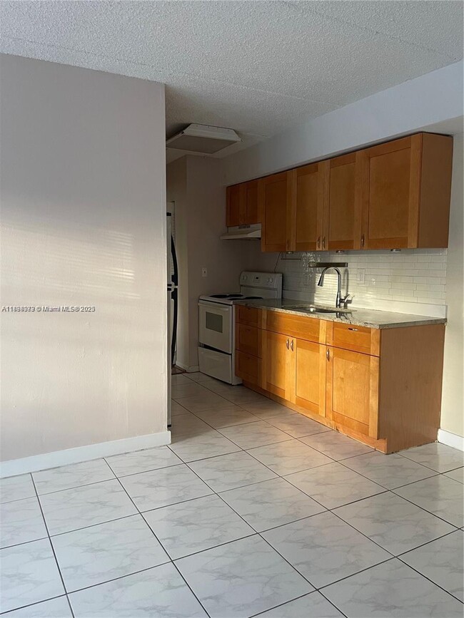 Building Photo - 3211 SW 44th St