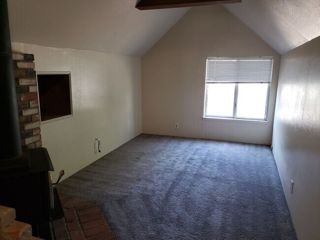 Building Photo - Central Sparks 2 Bedroom Home 