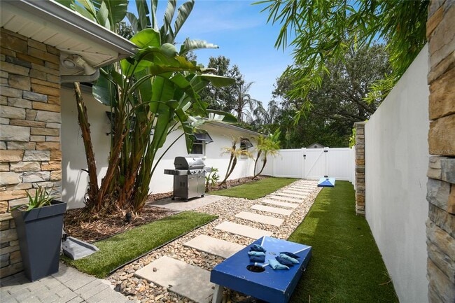 Building Photo - 3304 W El Prado Blvd