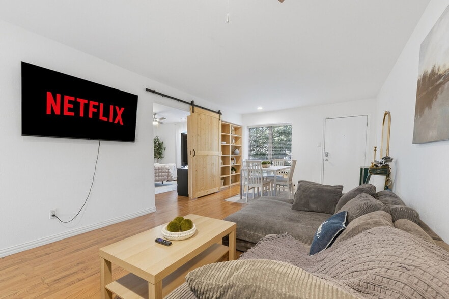 Building Photo - 5057 Les Chateaux Dr