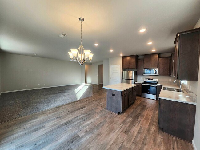 Building Photo - MOVE-IN SPECIAL: 1/2 MONTHS RENT FREE! Spacious Fully Fenced Backyard