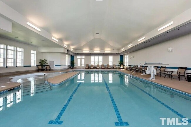 Building Photo - 3 Bedroom End unit Townhome - Master Down