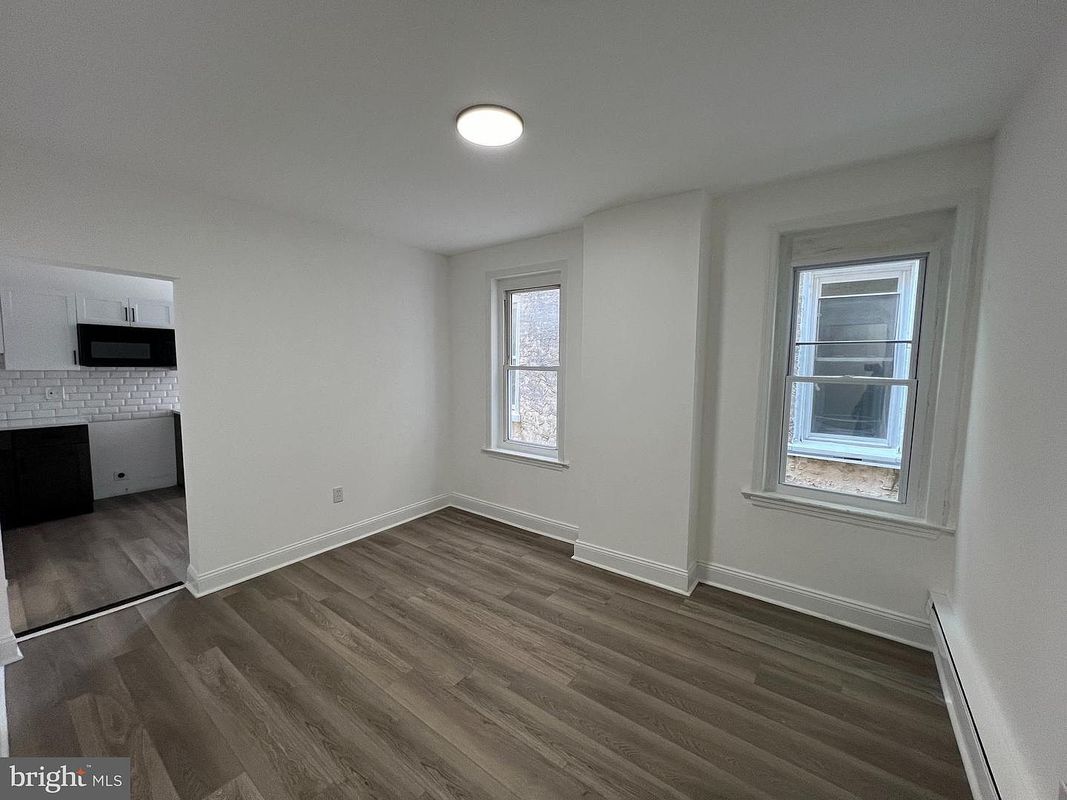 Building Photo - 925 W 3rd St