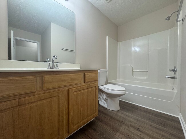 Building Photo - Spacious 3 bedroom, two bathroom home clos...