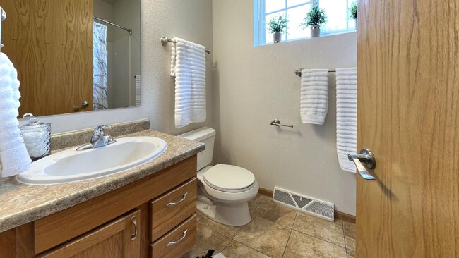 Building Photo - 1214 N 16th Ave