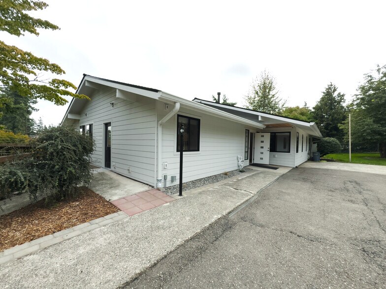 Building Photo - 600 124th Ave NE