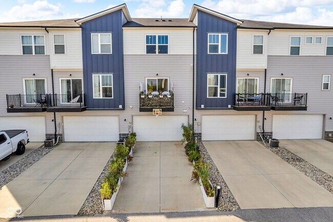 Building Photo - 315 Steeples Blvd