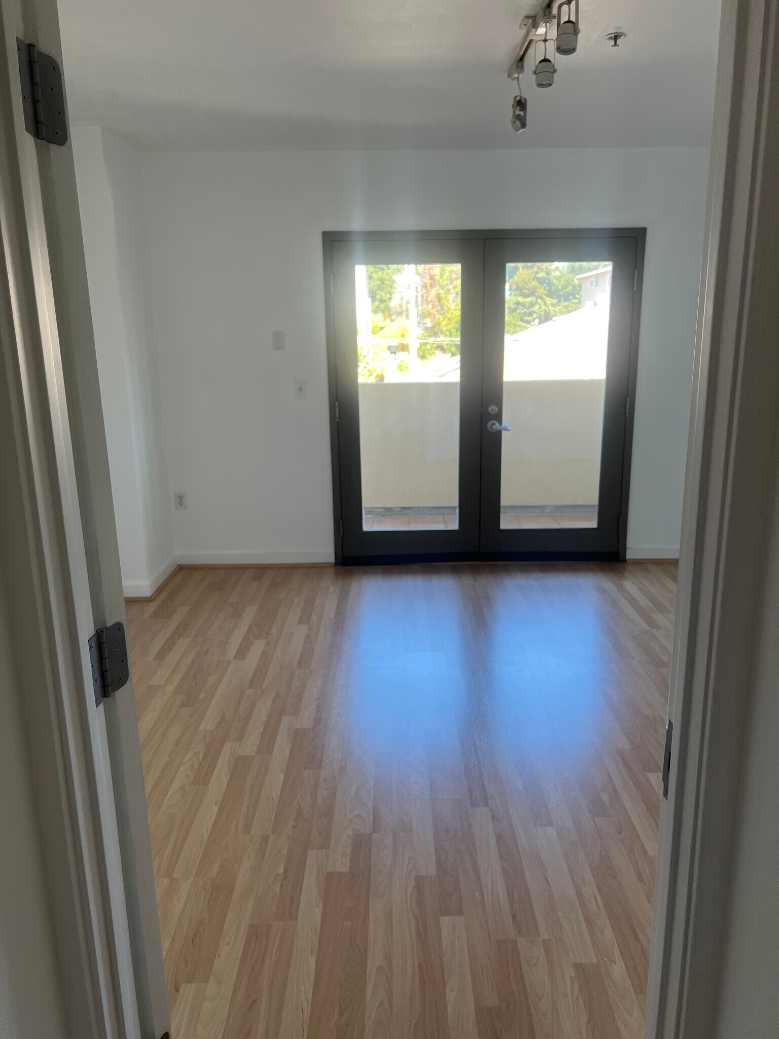 Building Photo - 425 28th St