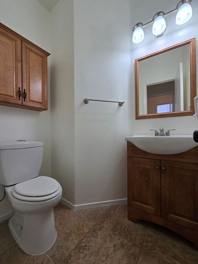 Building Photo - Spacious Two-Story Home in a Cul-de-Sac Location