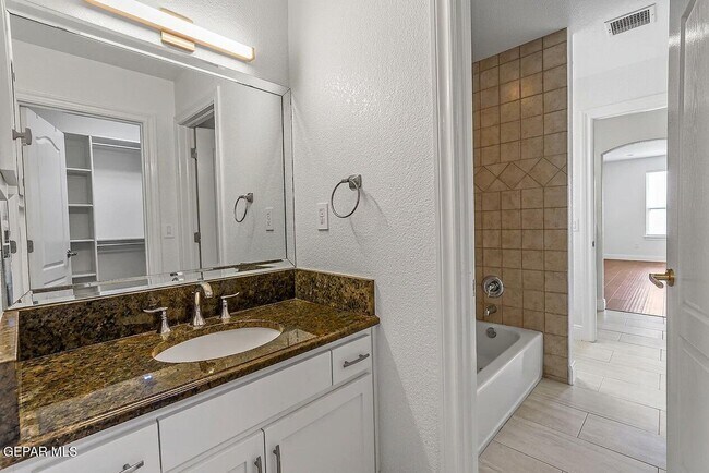 Building Photo - 6528 Calle Placido Dr