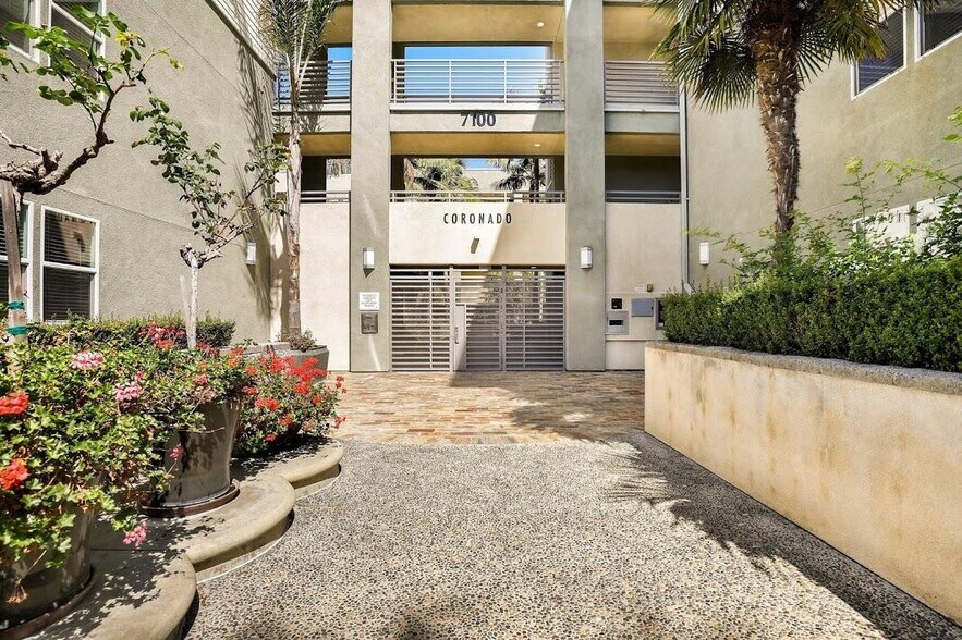 Building Photo - 7100 Playa Vista Dr