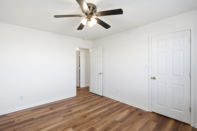 Building Photo - 2401 Northampton Dr