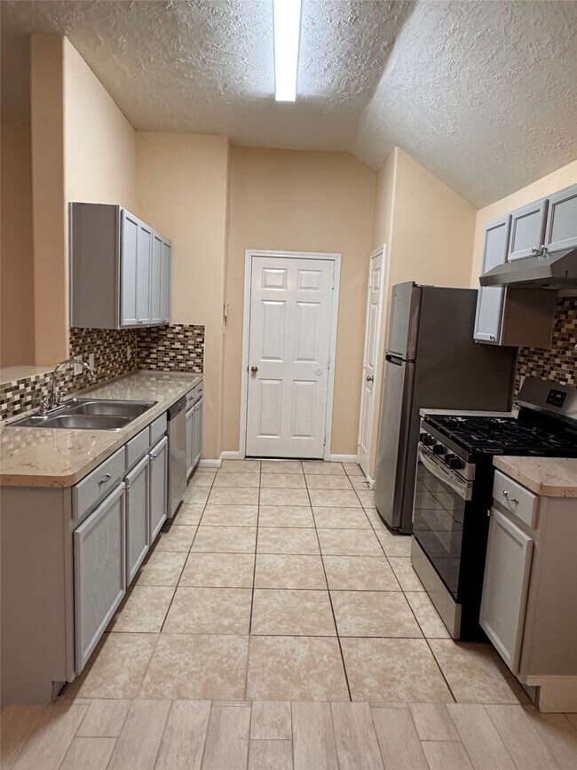 Building Photo - 13018 Maile Park Dr