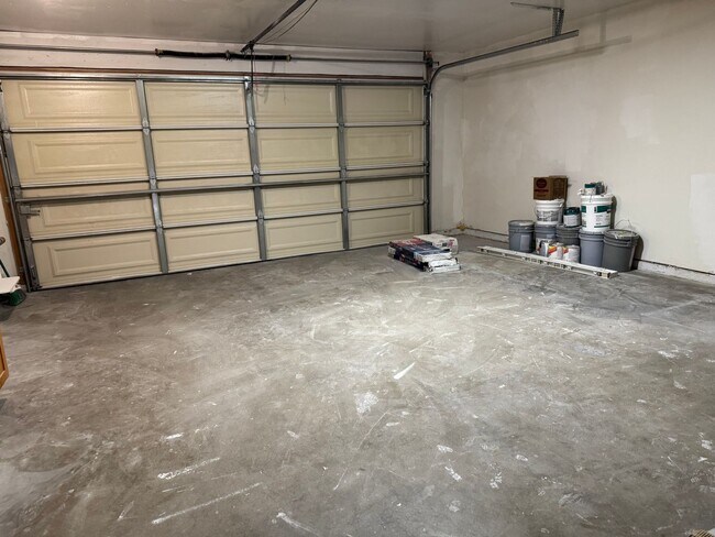 Building Photo - Apple Valley- Four Plex- 2 Bedrooms, 2 Bat...