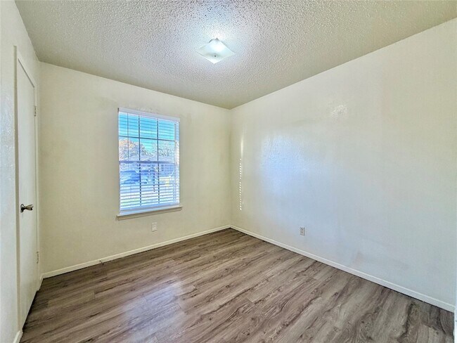 Building Photo - 504 Campbell Ln