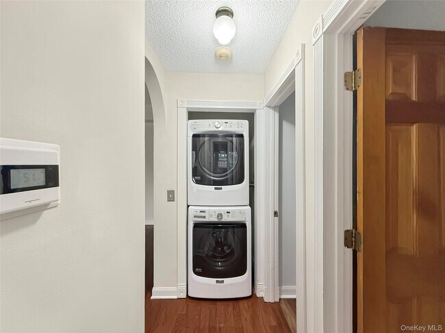 Building Photo - 70 High Point Cir