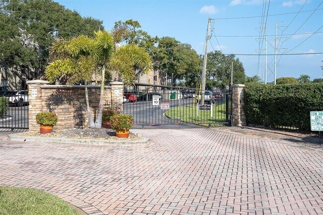 Building Photo - 2500 Winding Creek Blvd