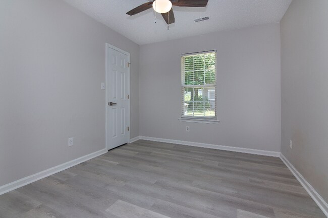 Building Photo - 7205 Preakness Stakes Ln