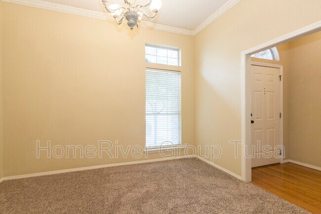 Building Photo - 309 W Charleston St