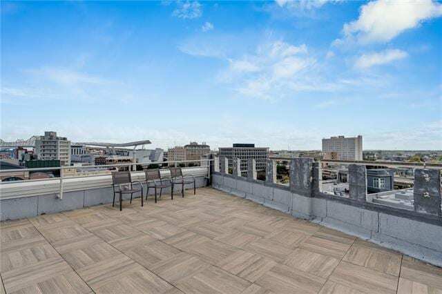 Building Photo - 833 Howard Ave