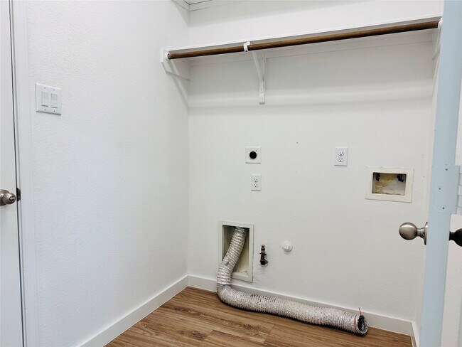 Building Photo - 25827 Rustica Dr