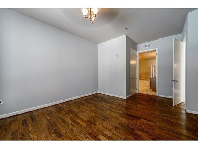 Building Photo - 711 Cosmopolitan Dr NE