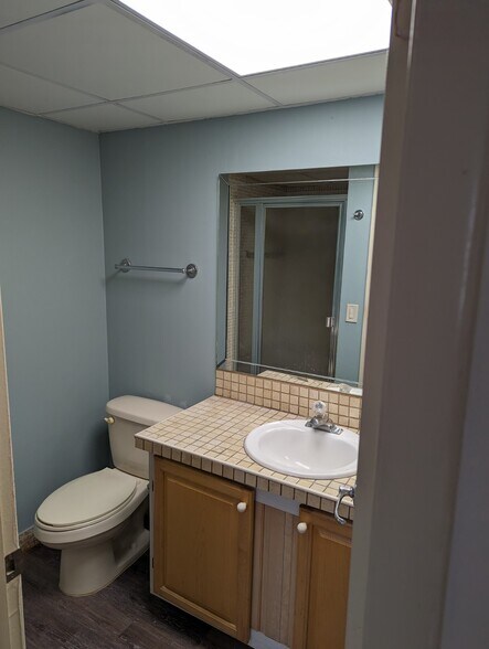 Building Photo - 517 Flanders K