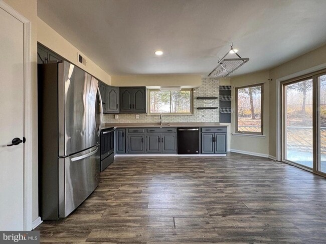 Building Photo - 401 Butternut Ct