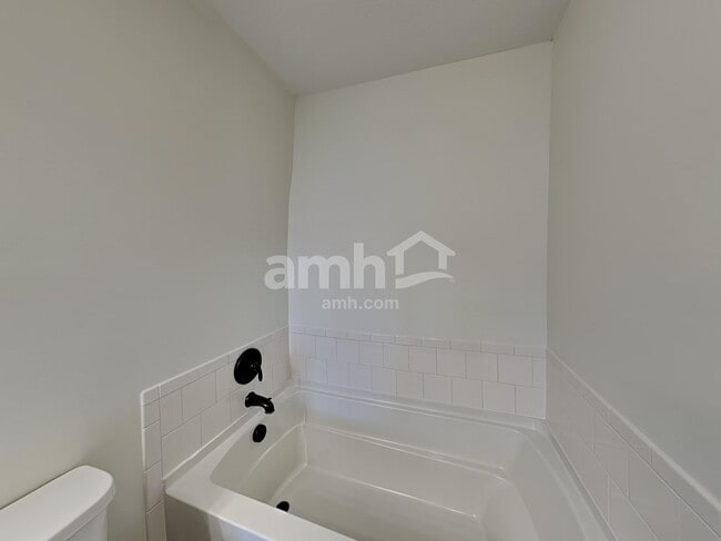 Building Photo - 109 Sandburg Dr