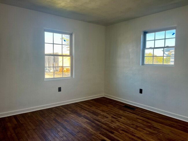 Building Photo - 820 Whitney Ave NW