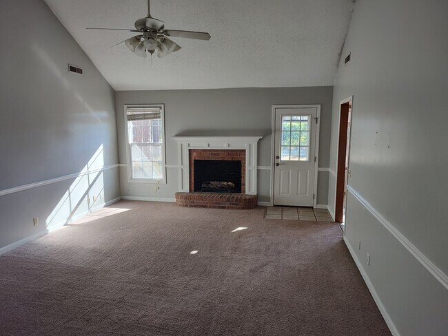 Building Photo - 1450 Morris Way Dr