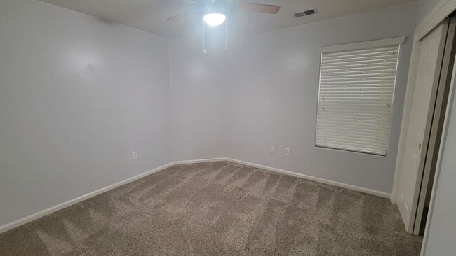 Building Photo - 10919 Golden Valley Dr