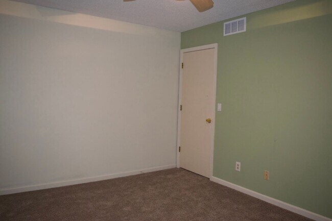 Building Photo - Great 3 Bed 2 Bath House!