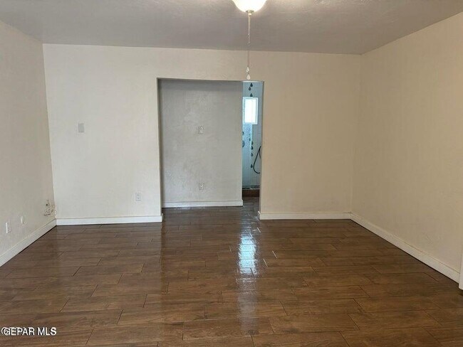 Building Photo - 129 S Apache Gold Lp