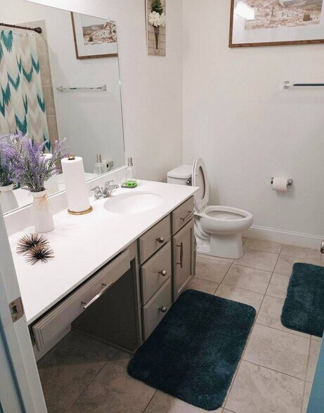 Building Photo - 528 Bronze Forest Dr