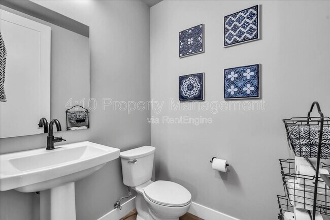 Building Photo - 1111 E Missouri Ave