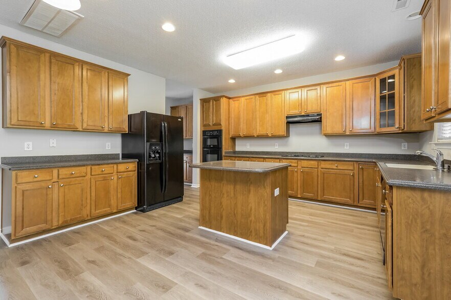 Building Photo - 235 Creeks Edge Ct