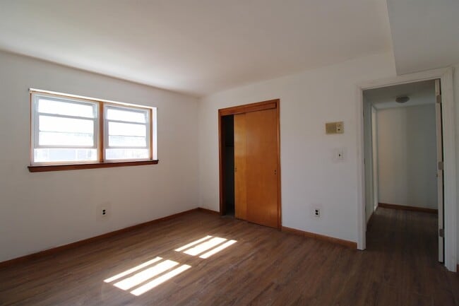 Building Photo - 1018 Koelle Blvd